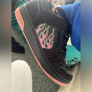 HEELYS! Size 8.5-9 in girl’s/women’s shoes.